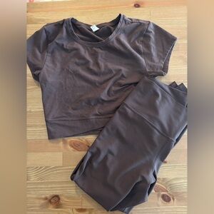 Old Navy Powerchill/soft Crop Top (M) and Leggings (L) set in dark brown EUC